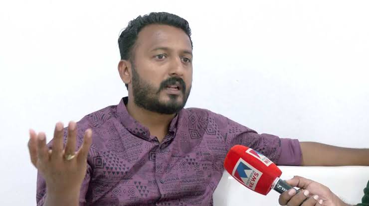 ഇരട്ട പ്രഹരം: മുൻകൂർ ജാമ്യമില്ല, കോൺഗ്രസ് പുറത്താക്കി; രാഹുൽ മാങ്കൂട്ടത്തിൽ പ്രതിസന്ധിയിൽ