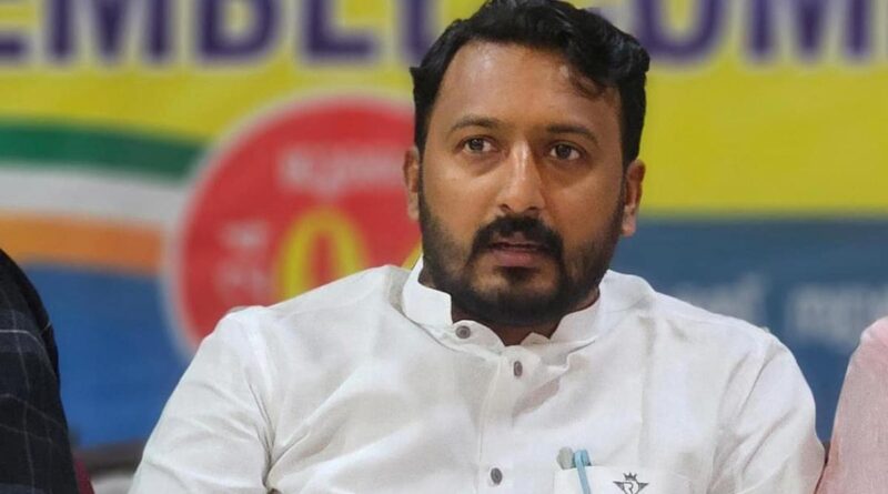 പാലക്കാട്ട് അർദ്ധരാത്രി നാടകീയ നീക്കം: രാഹുൽ മാങ്കൂട്ടത്തിൽ എംഎൽഎ കസ്റ്റഡിയിൽ; കുരുക്കായത് പീഡനക്കേസിലെ പുതിയ വെളിപ്പെടുത്തലുകൾ